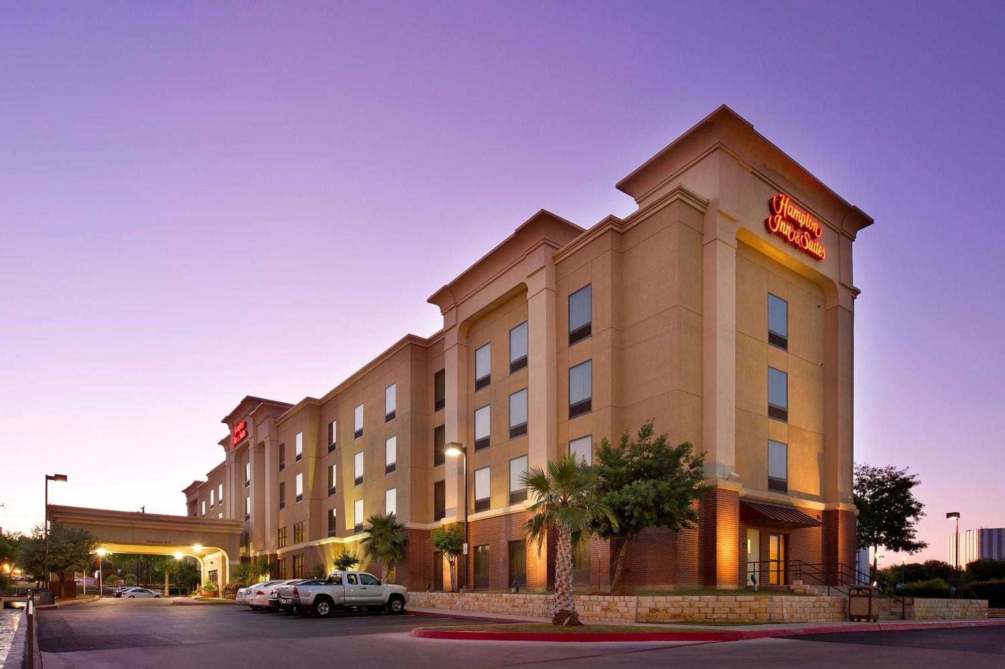 Hampton Inn And Suites San Antonio Airport Exterior photo